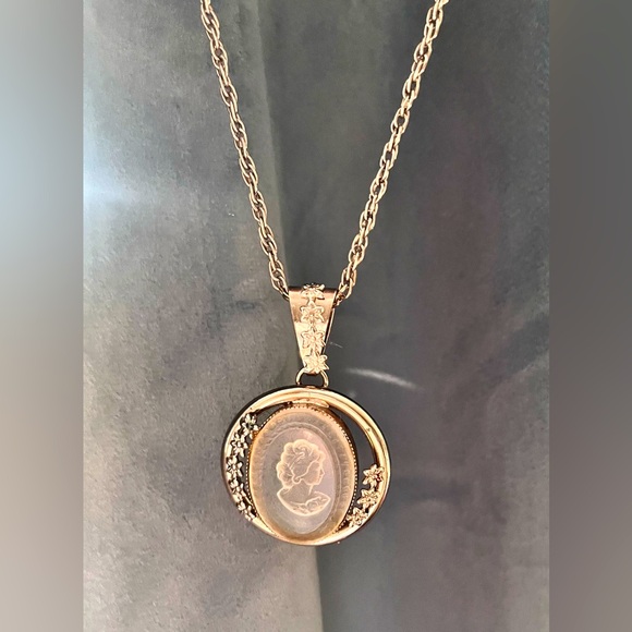 Statement Glass Carved Relief Intaglio Cameo Pendant w/Chain SilverTone Necklace - Picture 6 of 10